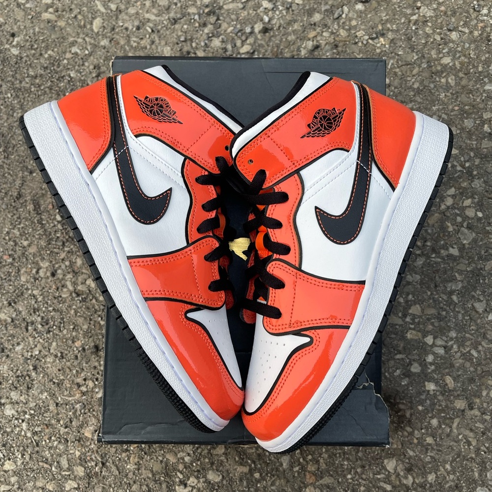 Size 6.5Y - Jordan 1 Mid ‘Turf Orange’